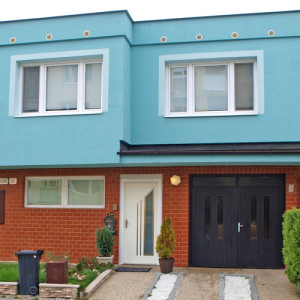 ADLO - Thermo-Sicherheitst�r KASIM, verglast PS371, Einfamilienhaus in einer Reihenhausbebauung